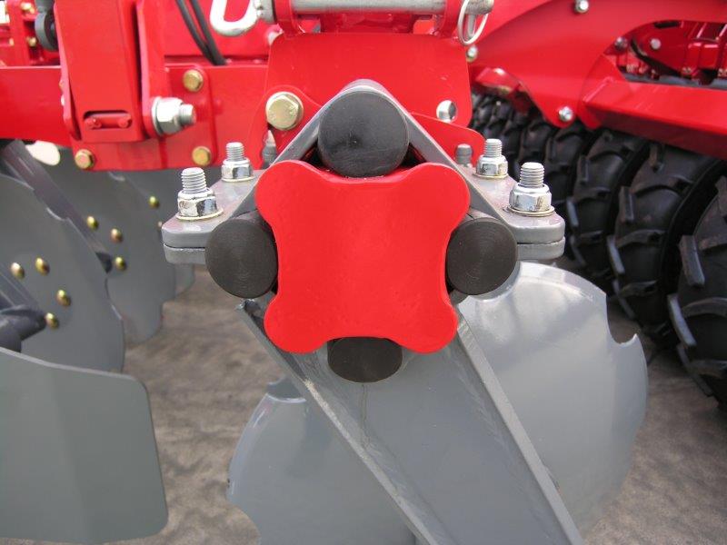 AMBER 3000 talerze uprawowe zabezpieczone poprzez amortyzatory gumowe