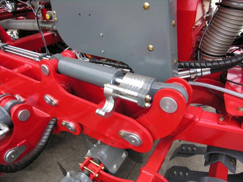 FENIX 3000 hydrauliczna regulacja sekcji uprawowej