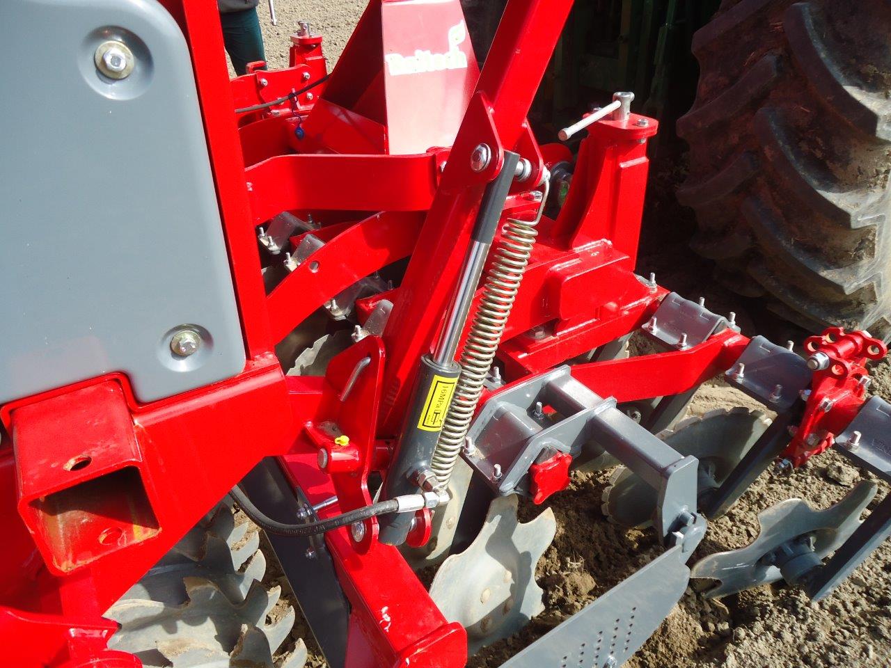 FM 700 hydrauliczne znaczniki przejazdu