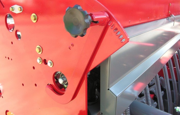 AMBER 1200 regulacja dna aparatu wysiewającego