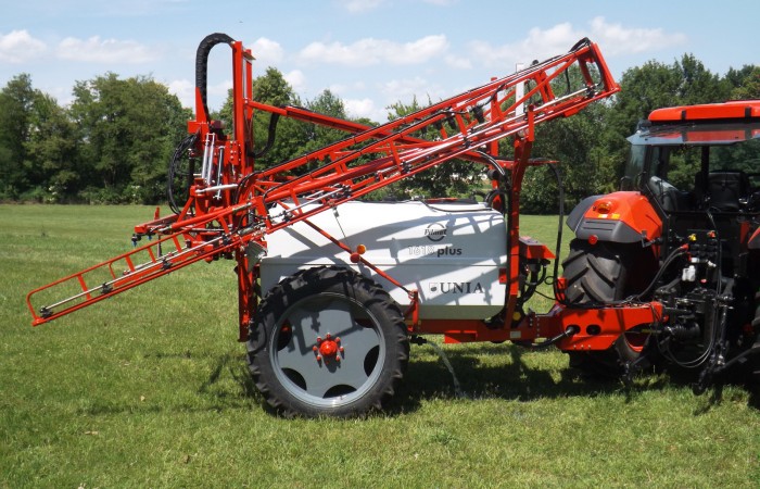 Opryskiwacz przyczepiany_UNIA_PLUS_1618_1